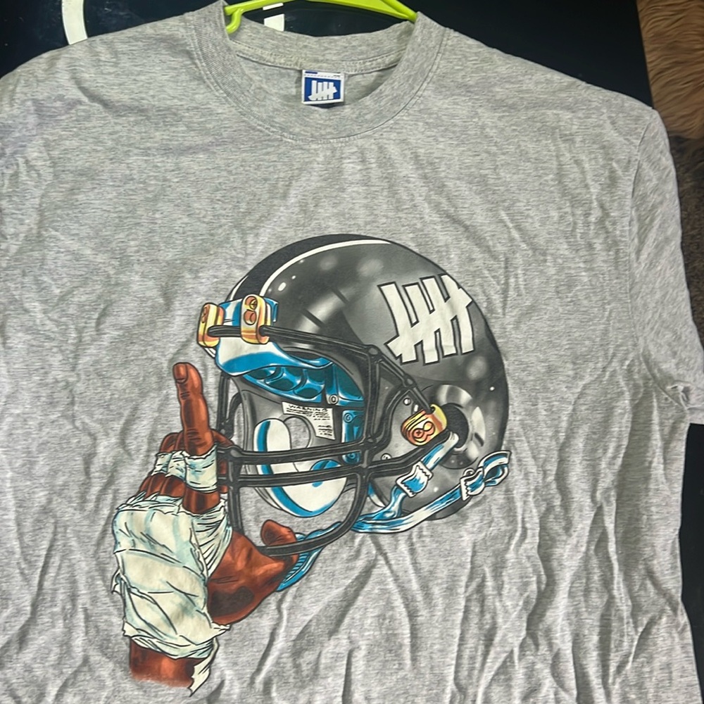 Undefeated T shirt Sz Large